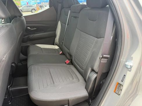 Used 2025 Hyundai Santa Cruz SE AWD/4WD image 15
