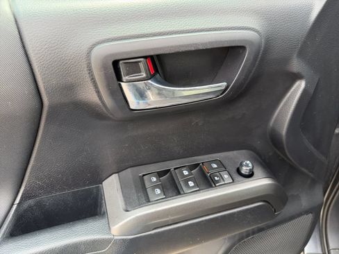 Used 2021 Toyota Tacoma TRD Sport AWD/4WD image 23