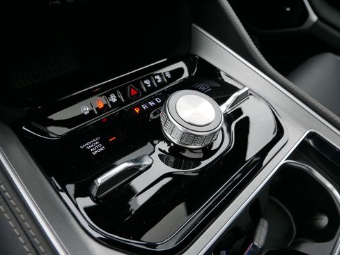 New 2026 Jeep Grand Wagoneer Limited AWD/4WD image 16