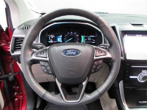 Used 2018 Ford Edge Titanium w/ Technology Package FWD image 24