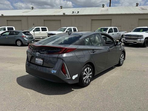 Used 2021 Toyota Prius Prime LE FWD image 9