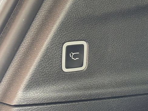 Used 2025 Chrysler Pacifica Select FWD image 21