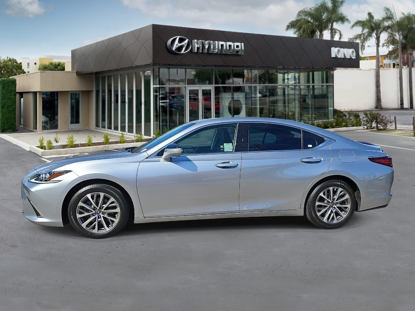 Used 2022 Lexus ES 350 w/ Accessory Package FWD image 6