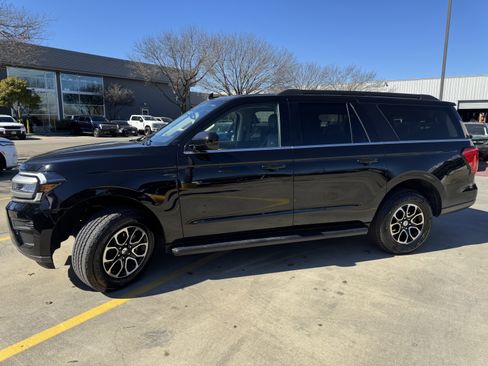 Used 2024 Ford Expedition Max XLT image 13