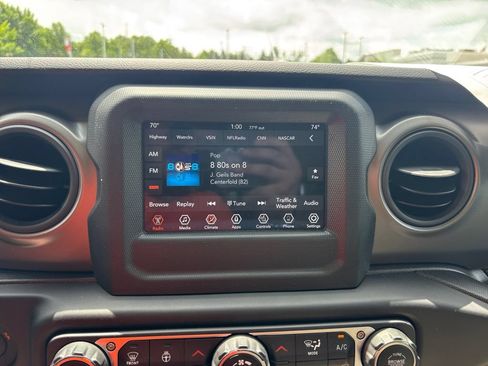 Used 2023 Jeep Gladiator Sport AWD/4WD image 17