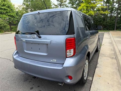 Used 2011 Scion xB FWD image 14