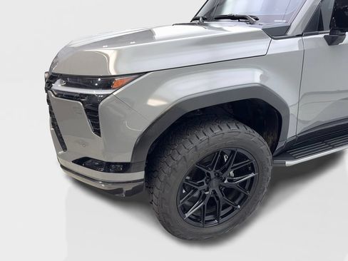 Used 2024 Lexus GX 550 w/ Accessory Package (Z1) AWD/4WD image 18