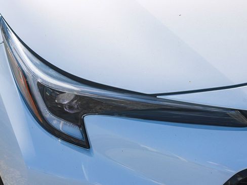 Used 2025 Toyota Corolla SE w/ Convenience Package image 7