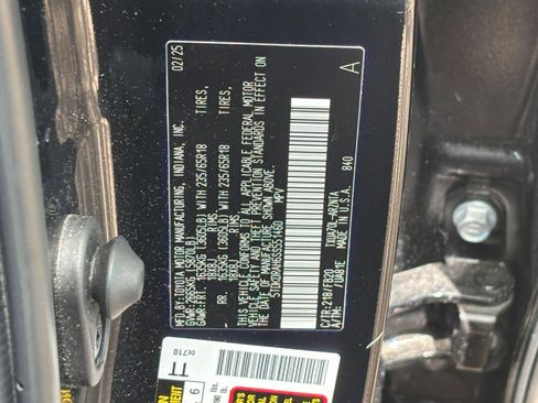 Used 2025 Toyota Highlander LE FWD image 10