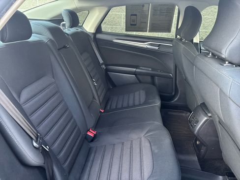 Used 2018 Ford Fusion SE w/ Fusion SE Technology Package image 26