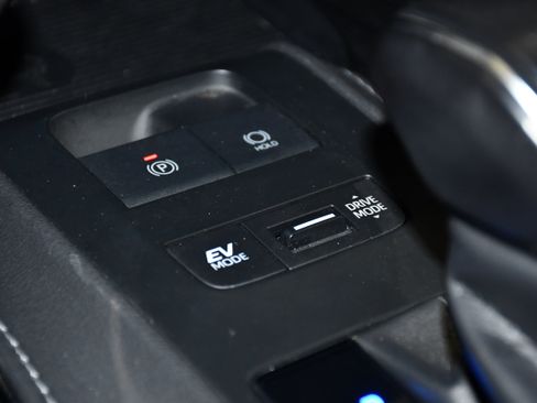 Used 2021 Toyota Venza Limited AWD/4WD image 30