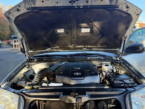 Used 2004 Toyota 4Runner Sport AWD/4WD image 10