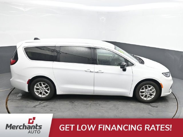 Used 2024 Chrysler Pacifica Touring-L FWD image 29
