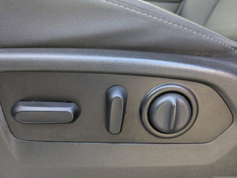 Used 2021 Chevrolet Silverado 1500 LT Trail Boss w/ Convenience Package II image 23