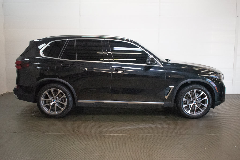 Used 2024 BMW X5 xDrive40i w/ Premium Package AWD/4WD image 3