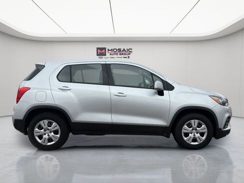 Used 2018 Chevrolet Trax LS FWD image 9