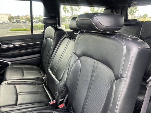 Used 2022 Jeep Wagoneer Series II w/ Premium Group I AWD/4WD image 15