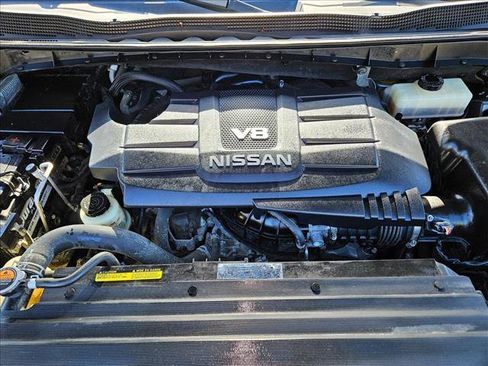 Used 2017 Nissan Titan SV image 22