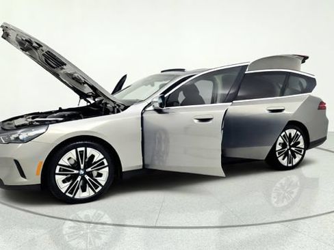 Used 2026 BMW 530i RWD image 14