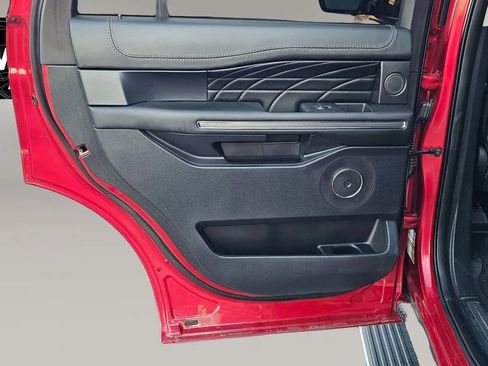 Used 2021 Ford Expedition Platinum image 11