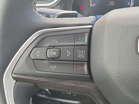 Used 2025 Jeep Grand Cherokee Limited RWD image 23