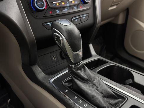 Used 2019 Ford Escape SEL image 16