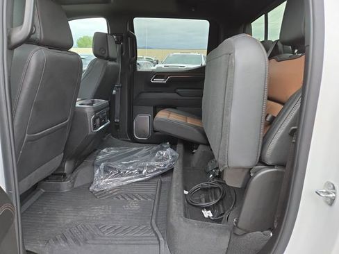 Used 2024 Chevrolet Silverado 1500 High Country w/ Technology Package AWD/4WD image 33