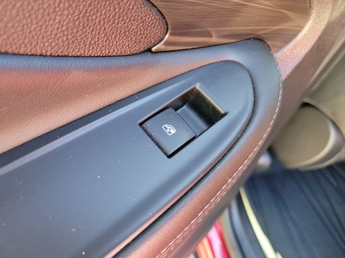 Used 2019 Buick Envision Essence FWD image 15