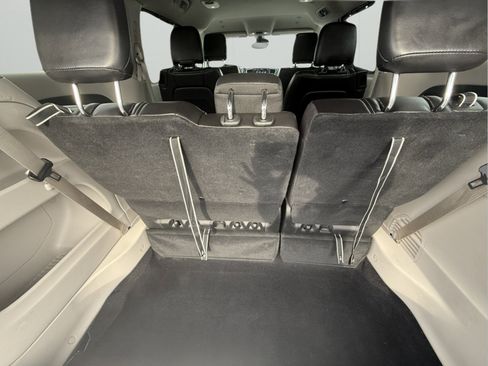 Used 2024 Chrysler Pacifica Touring-L image 13