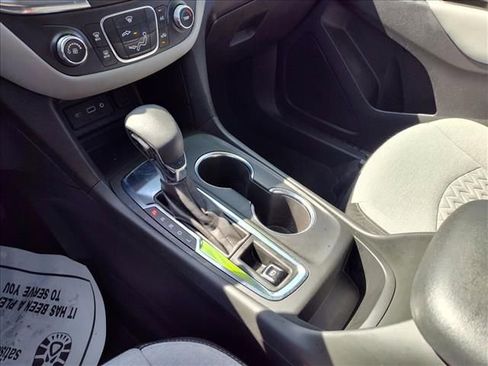 Used 2022 Chevrolet Equinox LS w/ LS Convenience Package image 22