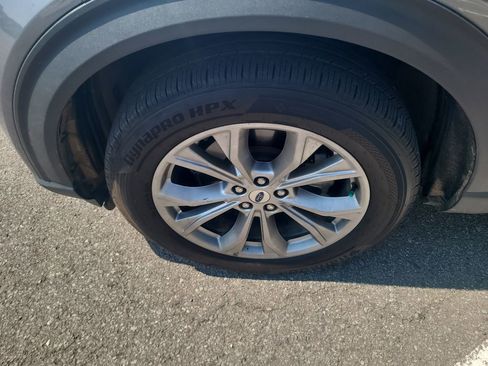 Certified 2022 Ford Explorer XLT w/ Equipment Group 202A image 8