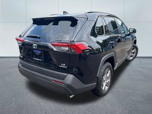 Used 2023 Toyota RAV4 LE AWD/4WD image 4