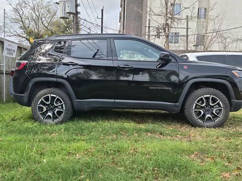 Used 2025 Jeep Compass Trailhawk image 5