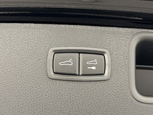 New 2025 Porsche Macan image 37