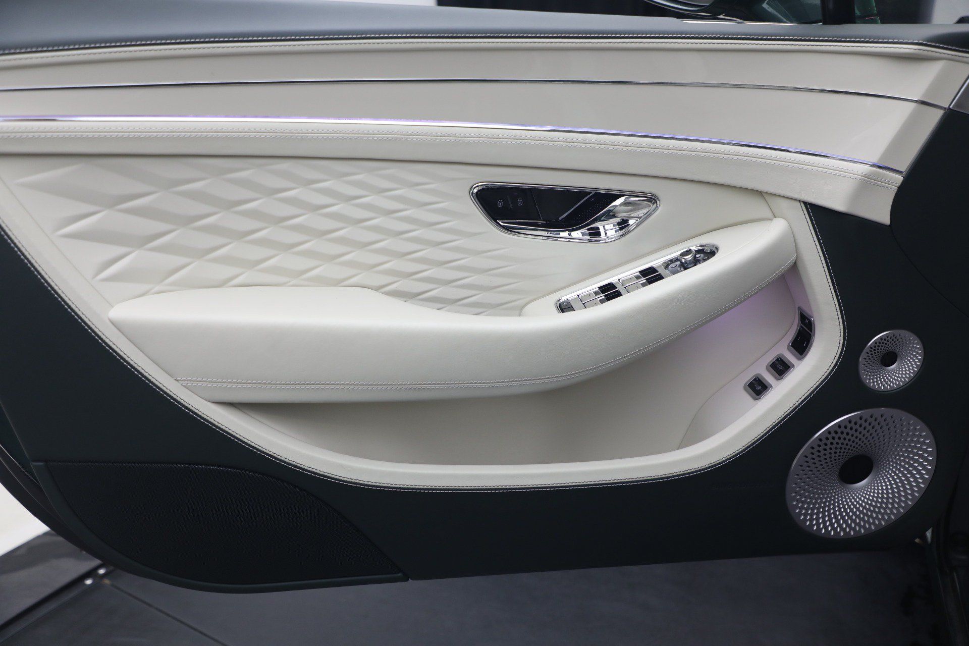Certified 2026 Bentley Continental GT Azure AWD/4WD image 16