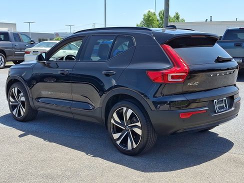 Used 2023 Volvo XC40 B5 Plus w/ Climate Package AWD/4WD image 4
