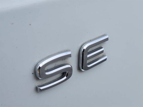 Used 2021 Volkswagen Atlas SE image 12