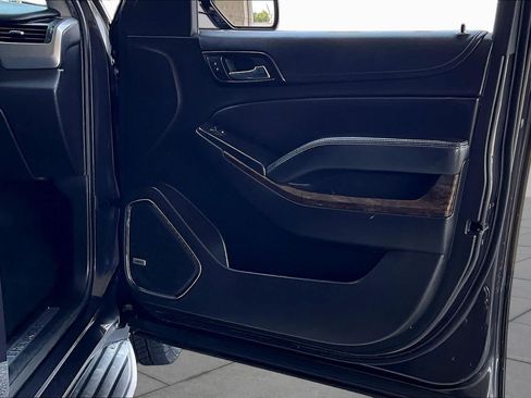 Used 2017 Chevrolet Suburban LT RWD image 23