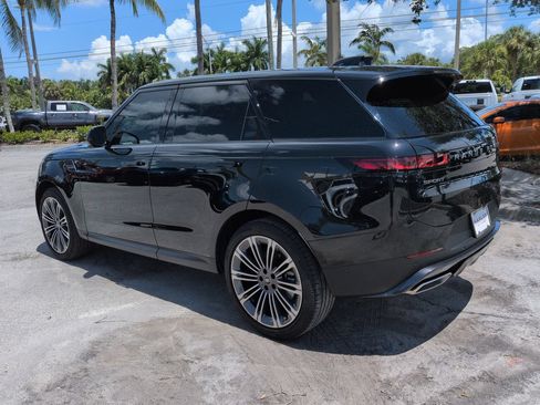 Used 2025 Land Rover Range Rover Sport SE AWD/4WD image 7
