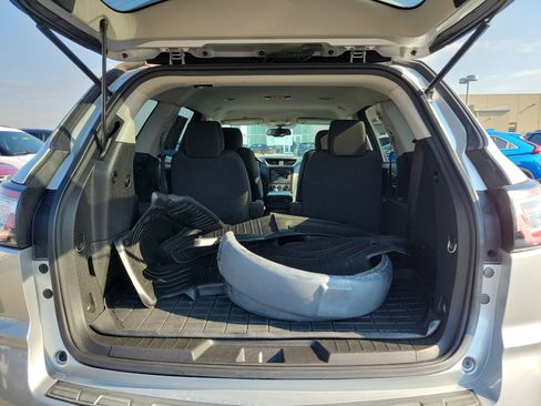 Used 2017 Chevrolet Traverse LT image 8