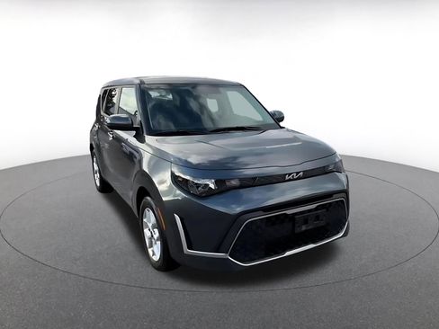 Used 2025 Kia Soul LX w/ LX Technology Package image 3