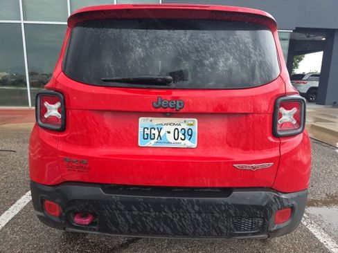 Used 2017 Jeep Renegade Trailhawk w/ Popular Equipment Group AWD/4WD image 4