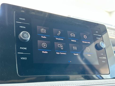 New 2026 Volkswagen Taos SE image 25