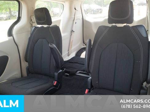 Used 2023 Chrysler Voyager LX FWD image 16