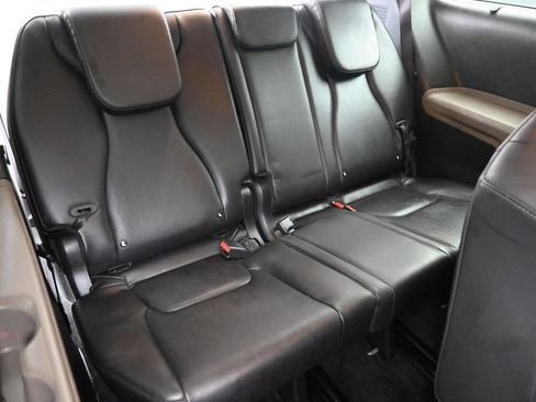 Used 2025 Kia Carnival EX FWD image 11