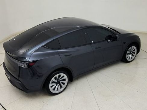 Used 2026 Tesla Model Y Long Range RWD image 27