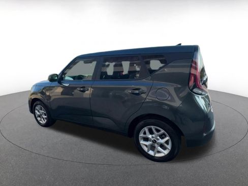 Used 2025 Kia Soul LX w/ LX Technology Package FWD image 7