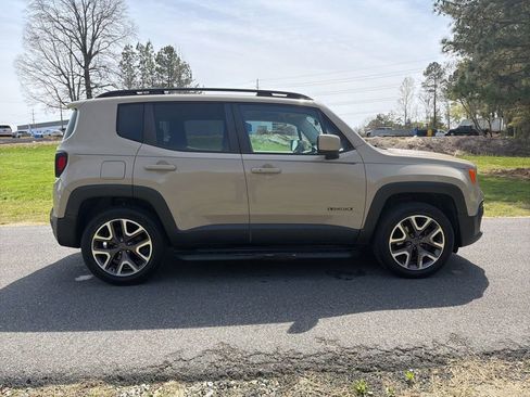 Used 2015 Jeep Renegade Latitude w/ Popular Equipment Group image 4