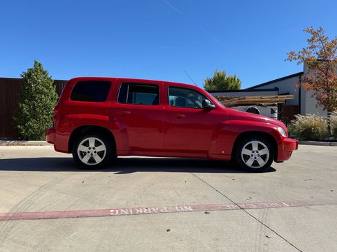 Used 2010 Chevrolet HHR LS image 2