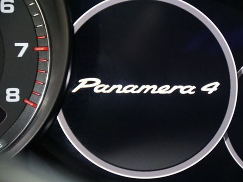 Used 2018 Porsche Panamera 4 image 20
